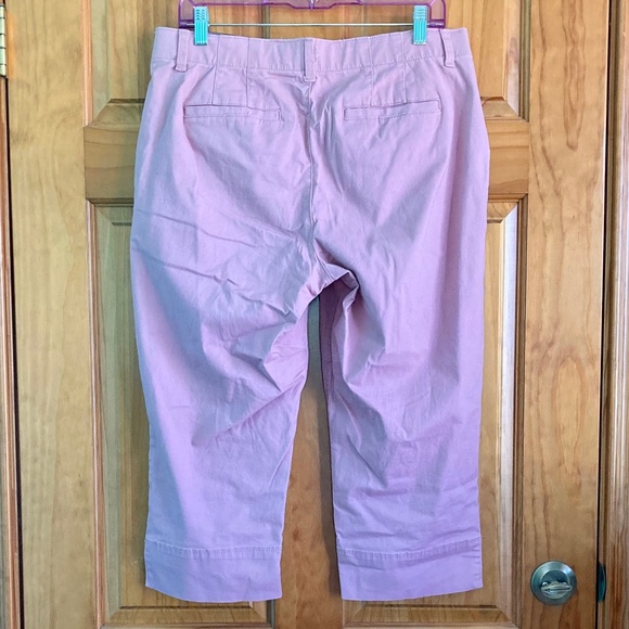 Women’s size 10 Gloria Vanderbilt pink capri pants with elastic waistband - Picture 2 of 6
